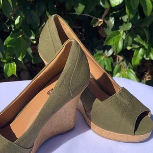Olive green canvas wedges